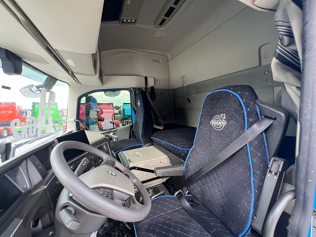 Caminhão VOLVO FH 500 Cavalo Mecânico ANO 2024 de Rodolima Caminhoes no Paraná