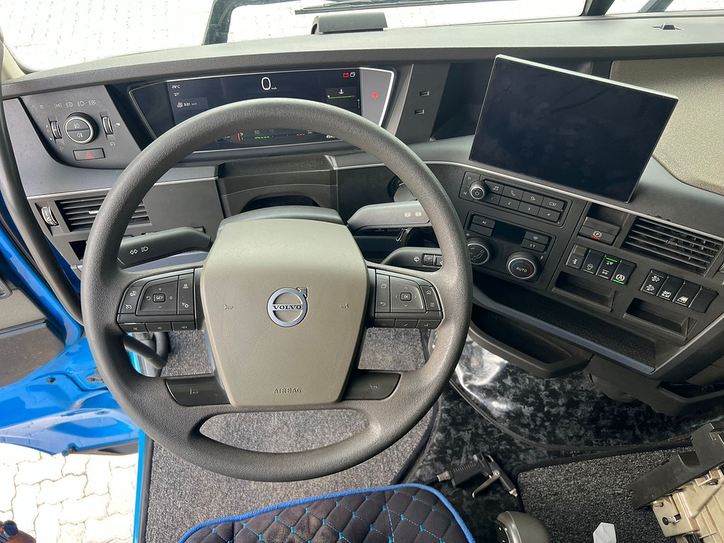 Caminhão VOLVO FH 500 Cavalo Mecânico ANO 2024 de Rodolima Caminhoes no Paraná