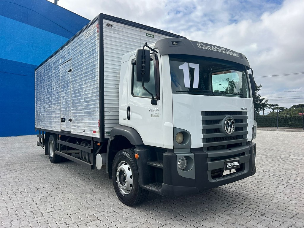 Caminhão VOLKSWAGEN VW 17230 Baú Furgão ANO 2017 de Rodolima Caminhoes no Paraná