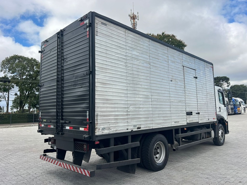 Caminhão VOLKSWAGEN VW 17230 Baú Furgão ANO 2017 de Rodolima Caminhoes no Paraná