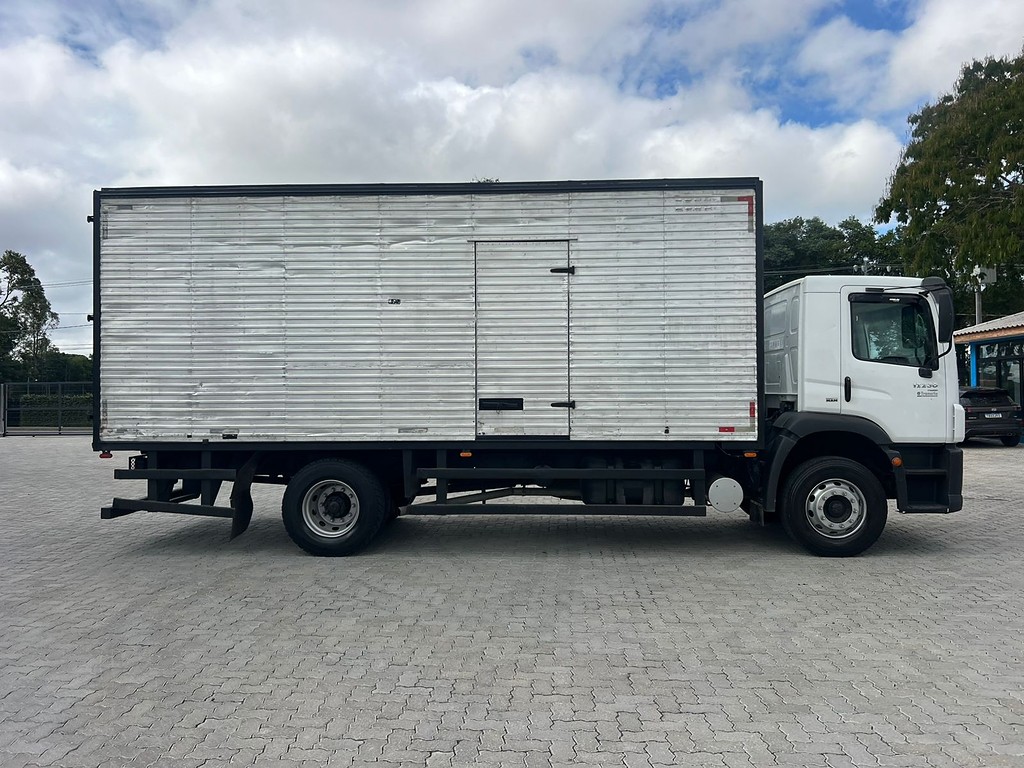 Caminhão VOLKSWAGEN VW 17230 Baú Furgão ANO 2017 de Rodolima Caminhoes no Paraná