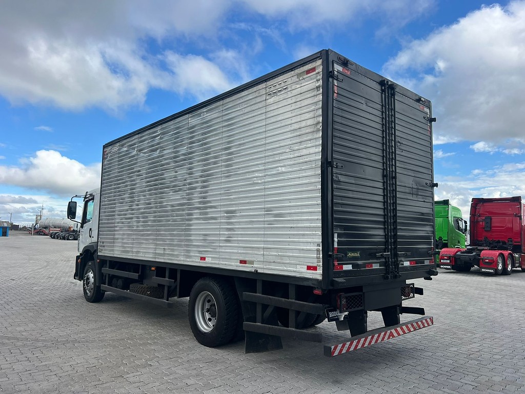 Caminhão VOLKSWAGEN VW 17230 Baú Furgão ANO 2017 de Rodolima Caminhoes no Paraná