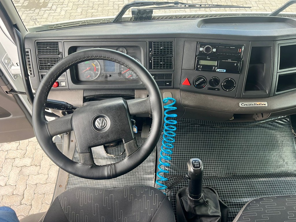 Caminhão VOLKSWAGEN VW 17230 Baú Furgão ANO 2017 de Rodolima Caminhoes no Paraná