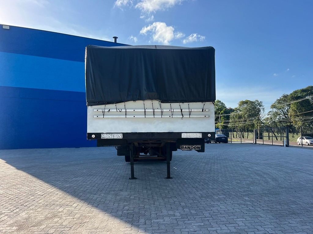 Carreta SEMI-REBOQUE GRANELEIRO Randon ANO 2010 3 Eixos de Rodolima Caminhoes no Paraná
