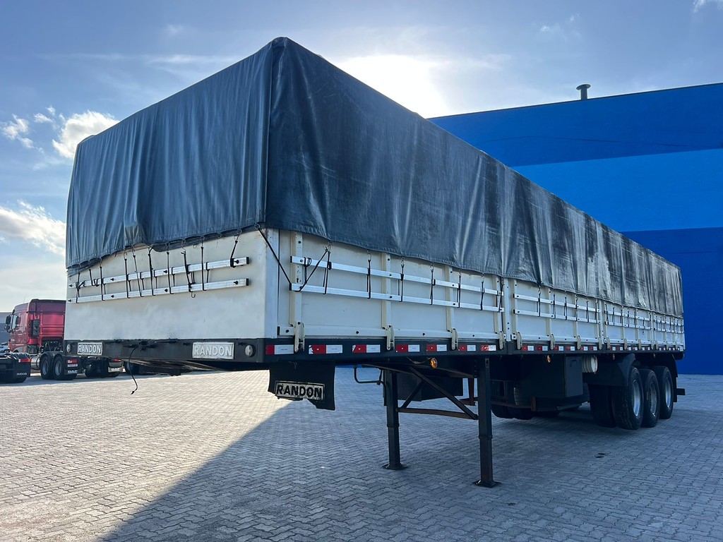 Carreta SEMI-REBOQUE GRANELEIRO Randon ANO 2010 3 Eixos de Rodolima Caminhoes no Paraná