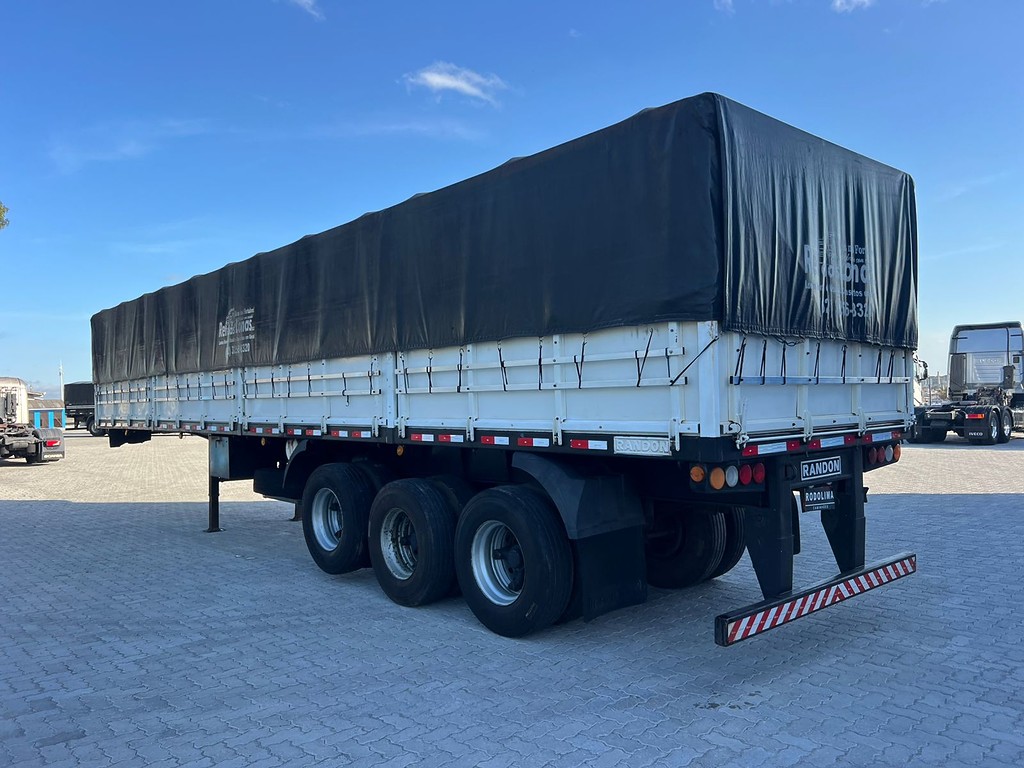 Carreta SEMI-REBOQUE GRANELEIRO Randon ANO 2010 3 Eixos de Rodolima Caminhoes no Paraná