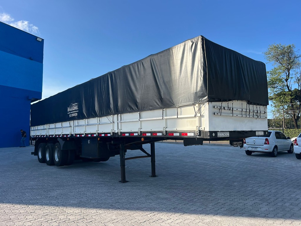 Carreta SEMI-REBOQUE GRANELEIRO Randon ANO 2010 3 Eixos de Rodolima Caminhoes no Paraná