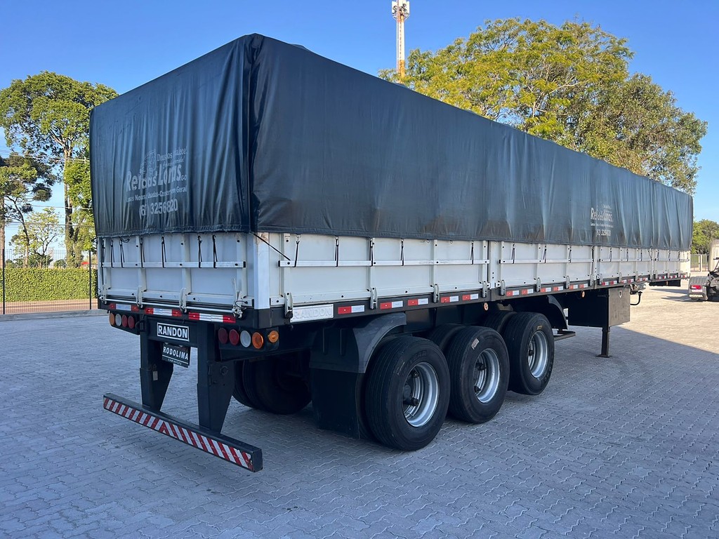 Carreta SEMI-REBOQUE GRANELEIRO Randon ANO 2010 3 Eixos de Rodolima Caminhoes no Paraná