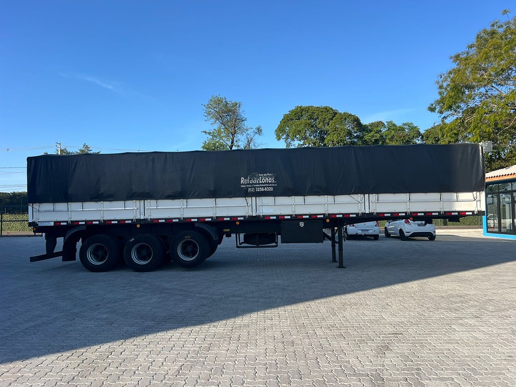 Carreta SEMI-REBOQUE GRANELEIRO Randon ANO 2010 3 Eixos de Rodolima Caminhoes no Paraná