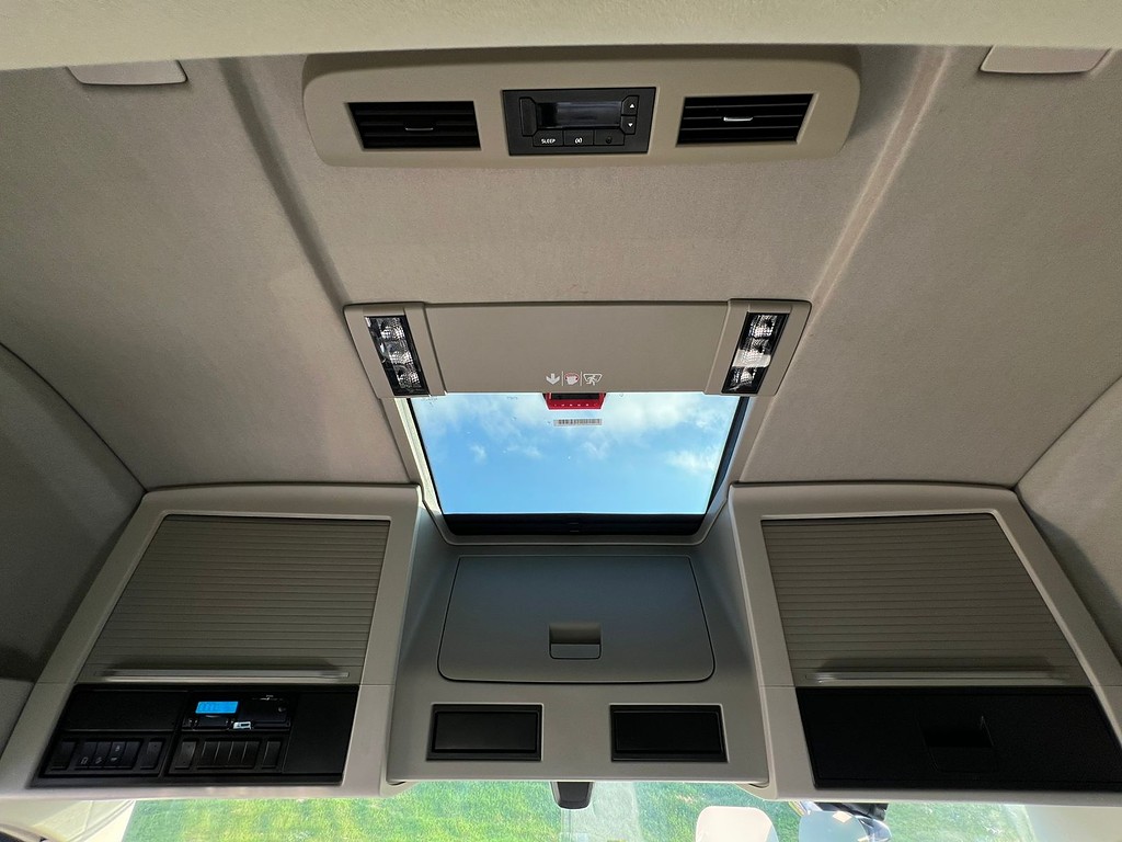 Caminhão VOLVO FH 460 Cavalo Mecânico ANO 2024 de Rodolima Caminhoes no Paraná