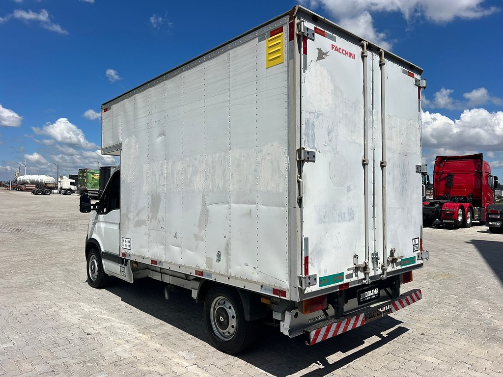 Caminhão RENAULT MASTER Baú Furgão ANO 2013 de Rodolima Caminhoes no Paraná