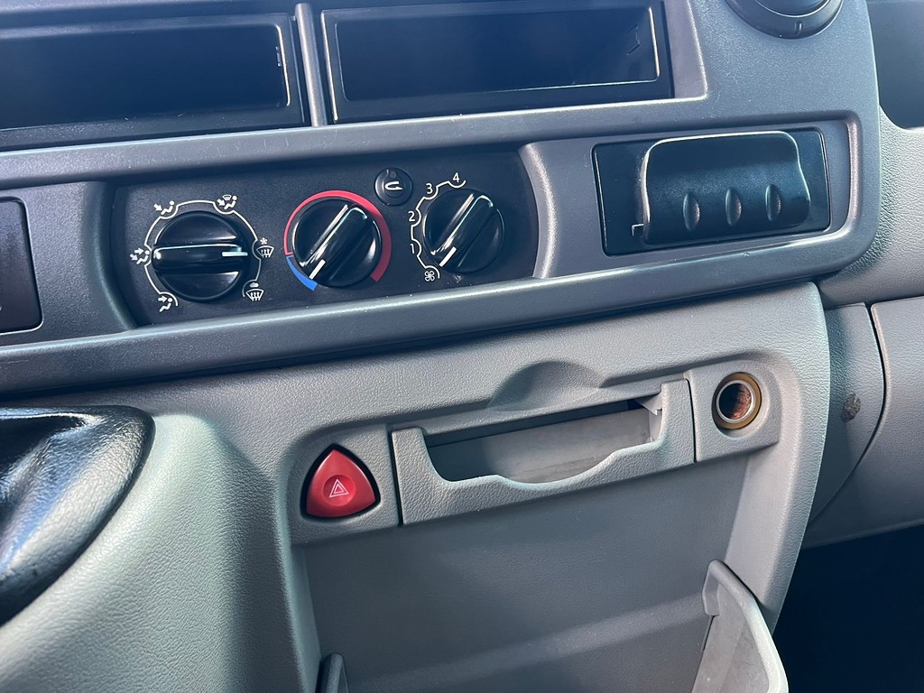 Caminhão RENAULT MASTER Baú Furgão ANO 2013 de Rodolima Caminhoes no Paraná