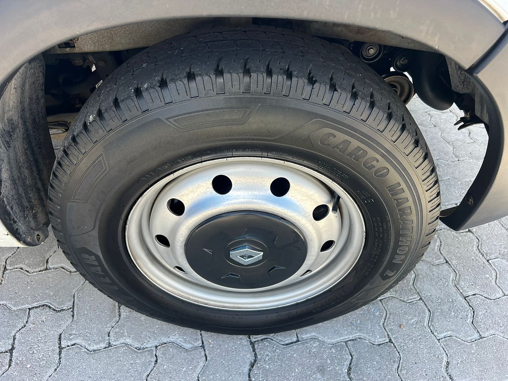 Caminhão RENAULT MASTER Baú Furgão ANO 2013 de Rodolima Caminhoes no Paraná