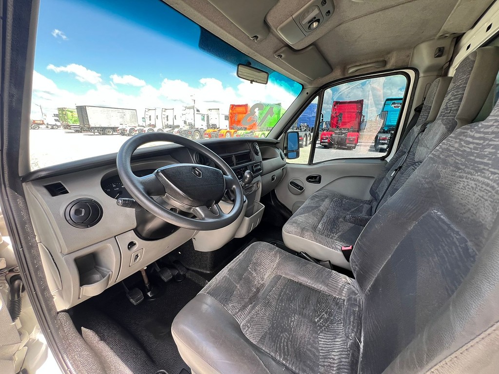 Caminhão RENAULT MASTER Baú Furgão ANO 2013 de Rodolima Caminhoes no Paraná