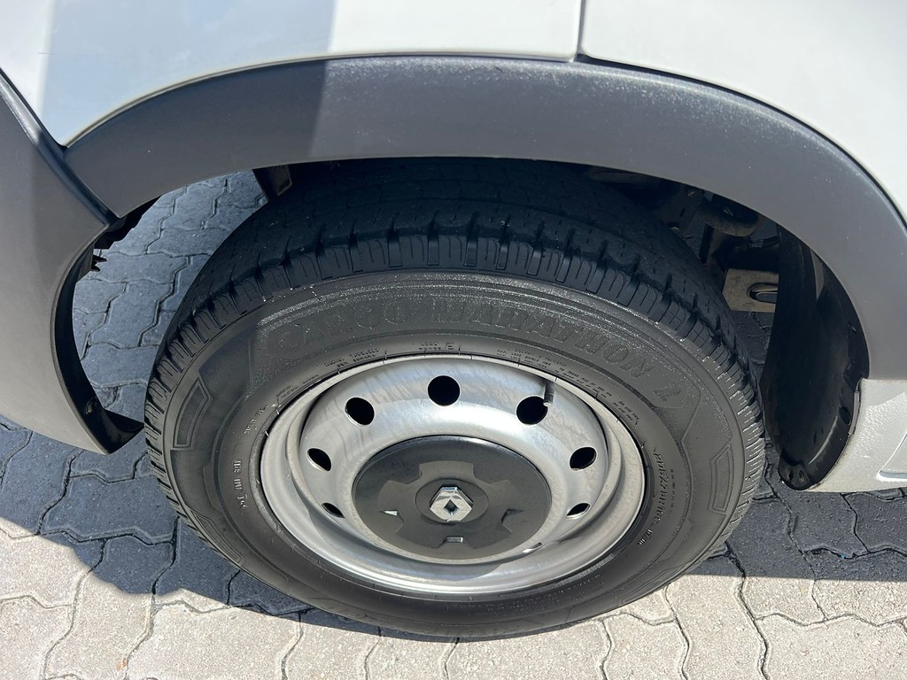 Caminhão RENAULT MASTER Baú Furgão ANO 2013 de Rodolima Caminhoes no Paraná