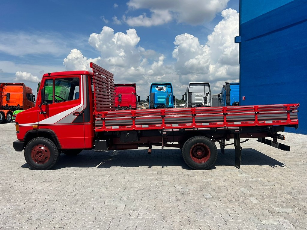 Caminhão MERCEDES BENZ MB 709 Carga Seca ANO 1995 de Rodolima Caminhoes no Paraná