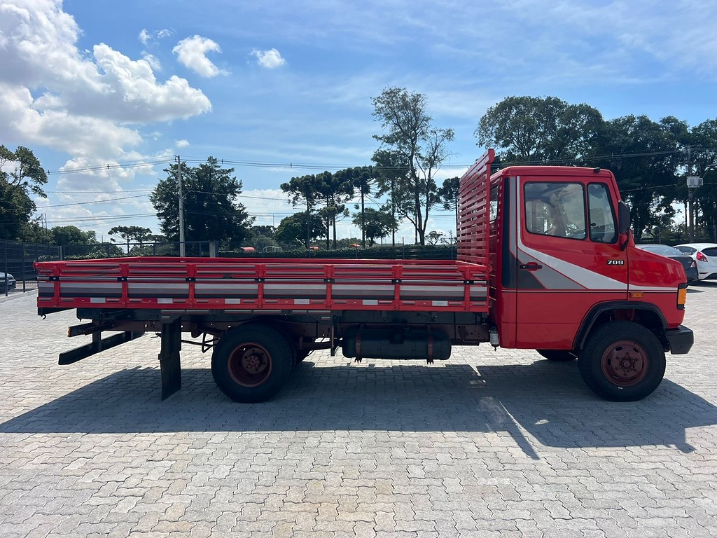 Caminhão MERCEDES BENZ MB 709 Carga Seca ANO 1995 de Rodolima Caminhoes no Paraná