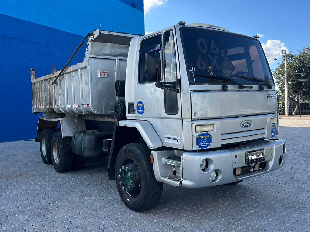 Caminhão FORD CARGO 2628 Caçamba Basculante ANO 2006 de Rodolima Caminhoes no Paraná