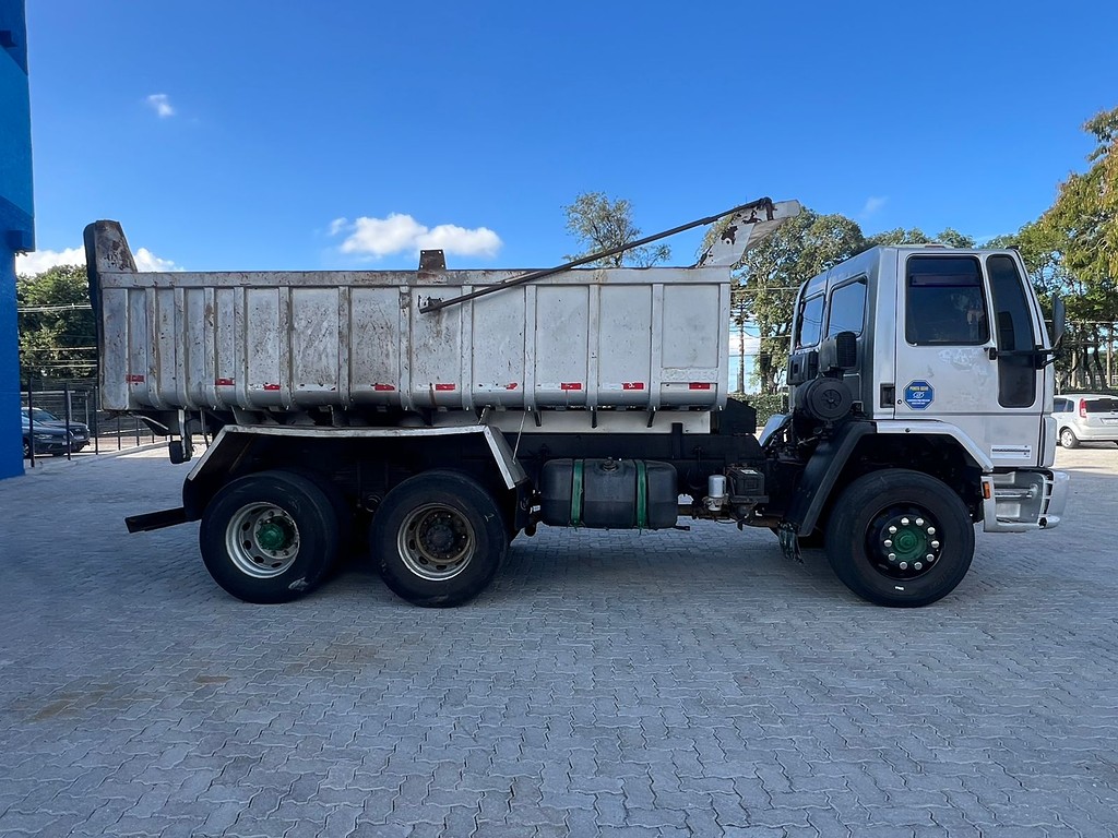 Caminhão FORD CARGO 2628 Caçamba Basculante ANO 2006 de Rodolima Caminhoes no Paraná