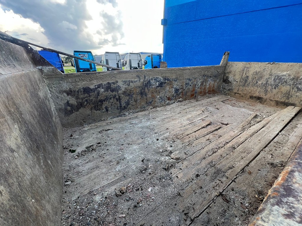 Caminhão FORD CARGO 2628 Caçamba Basculante ANO 2006 de Rodolima Caminhoes no Paraná