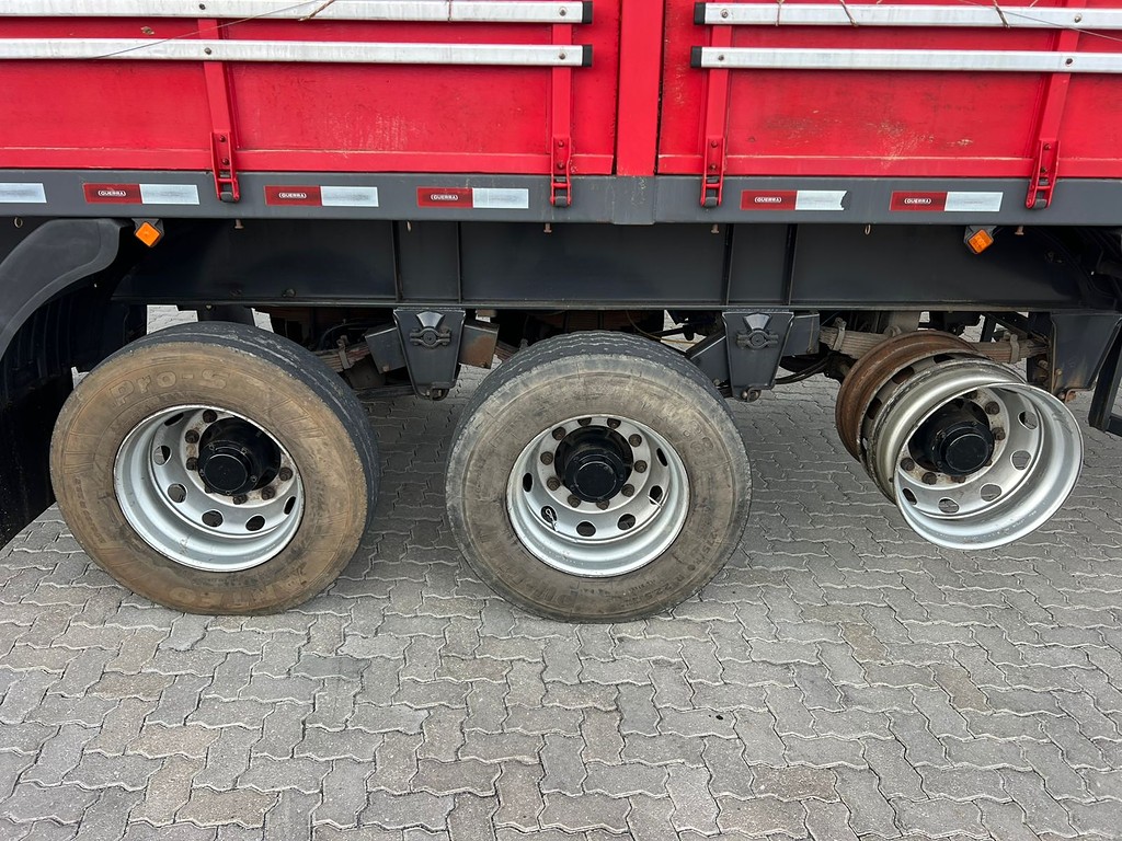 Carreta SEMI-REBOQUE GRANELEIRO Guerra ANO 2014 3 Eixos de Rodolima Caminhoes no Paraná