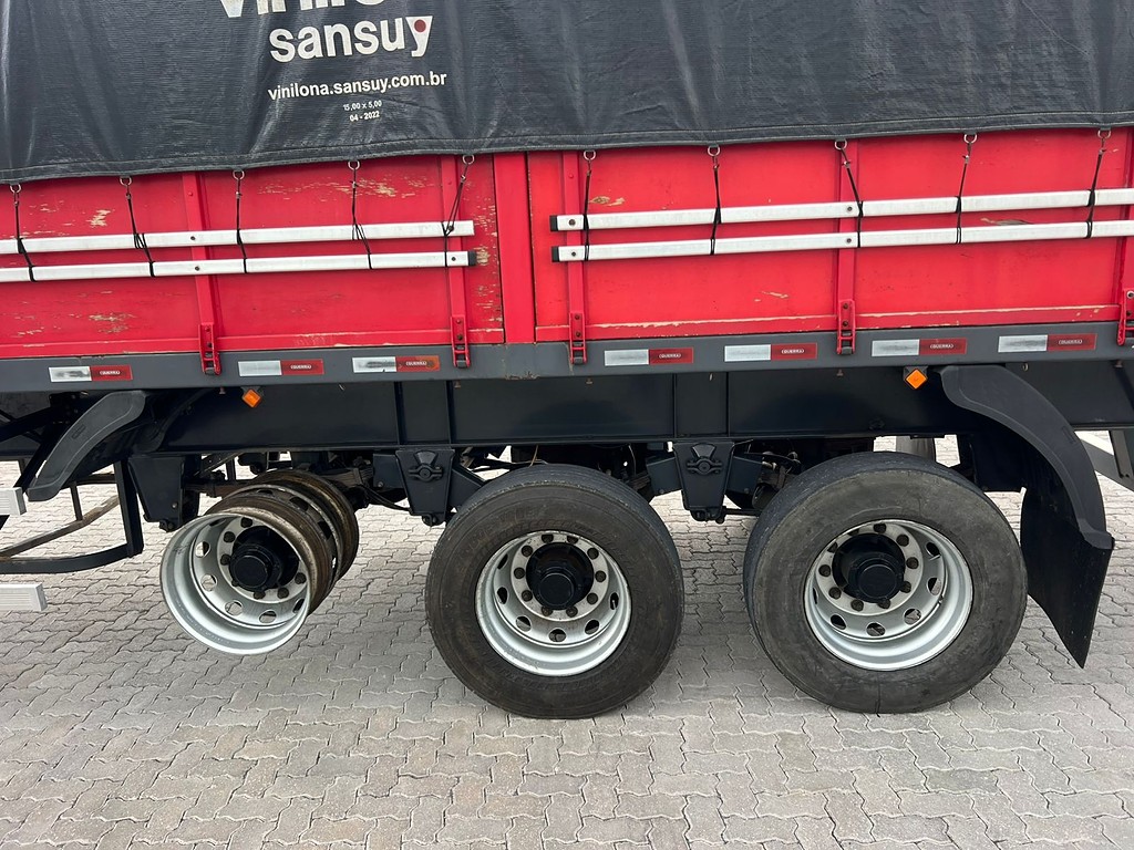 Carreta SEMI-REBOQUE GRANELEIRO Guerra ANO 2014 3 Eixos de Rodolima Caminhoes no Paraná