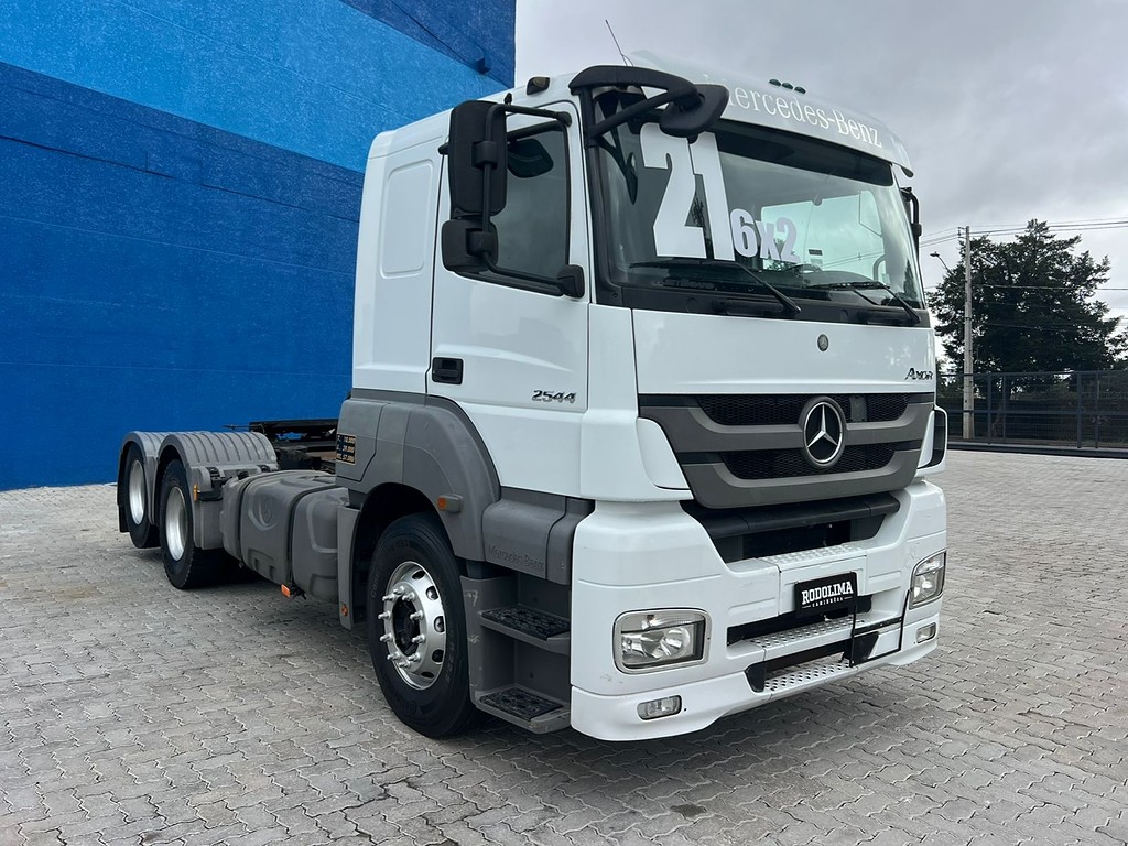 Caminhão MERCEDES BENZ MB 2544 Cavalo Mecânico ANO 2021 de Rodolima Caminhoes no Paraná