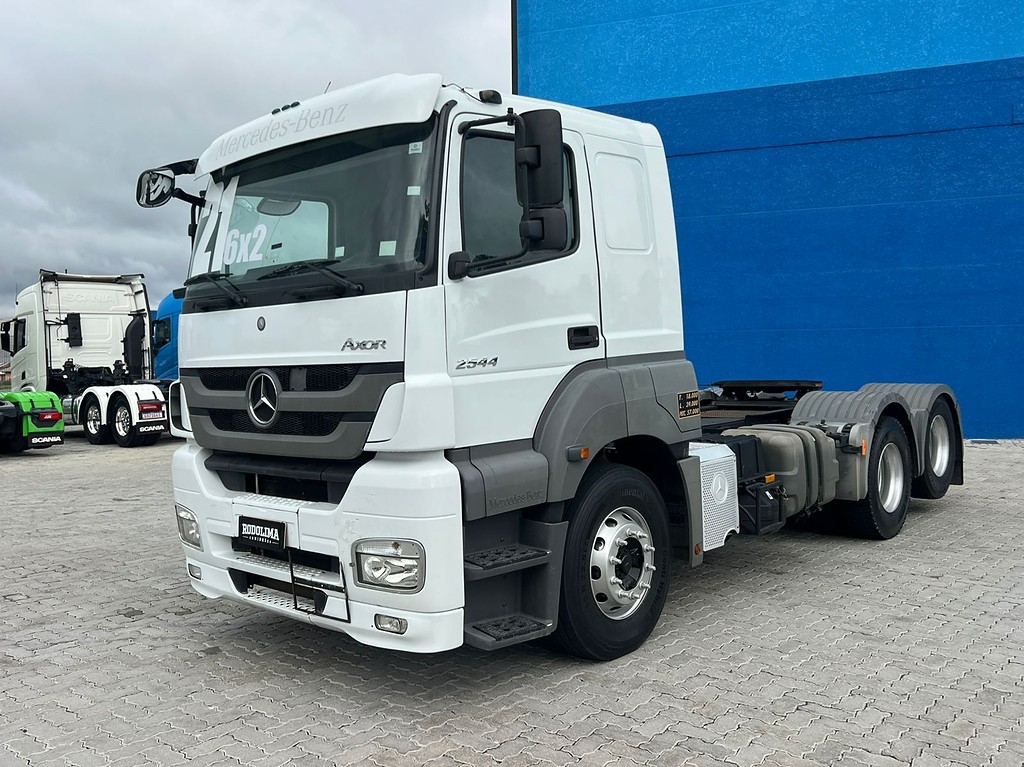 Caminhão MERCEDES BENZ MB 2544 Cavalo Mecânico ANO 2021 de Rodolima Caminhoes no Paraná