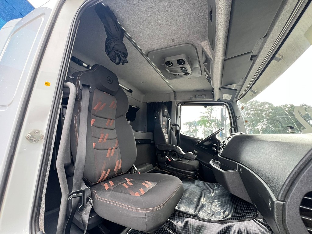 Caminhão MERCEDES BENZ MB 2544 Cavalo Mecânico ANO 2021 de Rodolima Caminhoes no Paraná