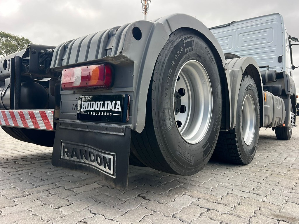 Caminhão MERCEDES BENZ MB 2544 Cavalo Mecânico ANO 2021 de Rodolima Caminhoes no Paraná