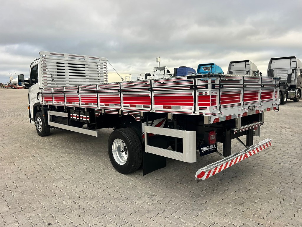 Caminhão VOLKSWAGEN VW 11180 Carroceria ANO 2023 de Rodolima Caminhoes no Paraná