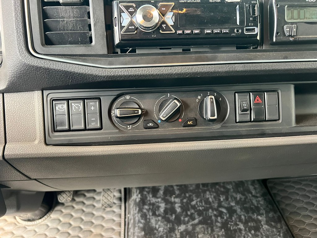 Caminhão VOLKSWAGEN VW 11180 Carroceria ANO 2023 de Rodolima Caminhoes no Paraná