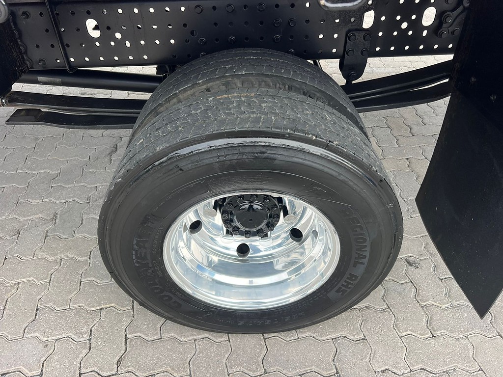 Caminhão VOLKSWAGEN VW 11180 Carroceria ANO 2023 de Rodolima Caminhoes no Paraná