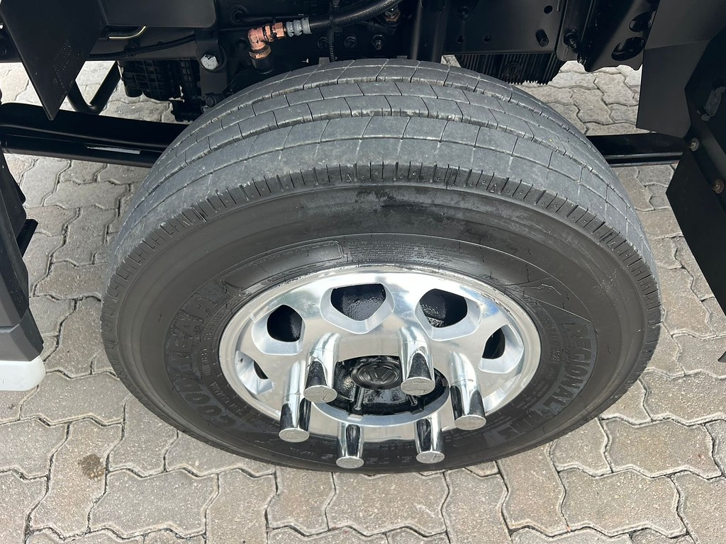 Caminhão VOLKSWAGEN VW 11180 Carroceria ANO 2023 de Rodolima Caminhoes no Paraná