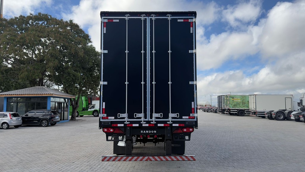 Carreta SEMI-REBOQUE BAU SIDER Randon ANO 2026 3 Eixos de Rodolima Caminhoes no Paraná