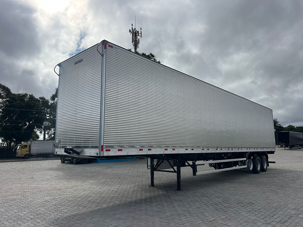 Carreta SEMI-REBOQUE BAU FURGAO Randon ANO 2026 3 Eixos de Rodolima Caminhoes no Paraná