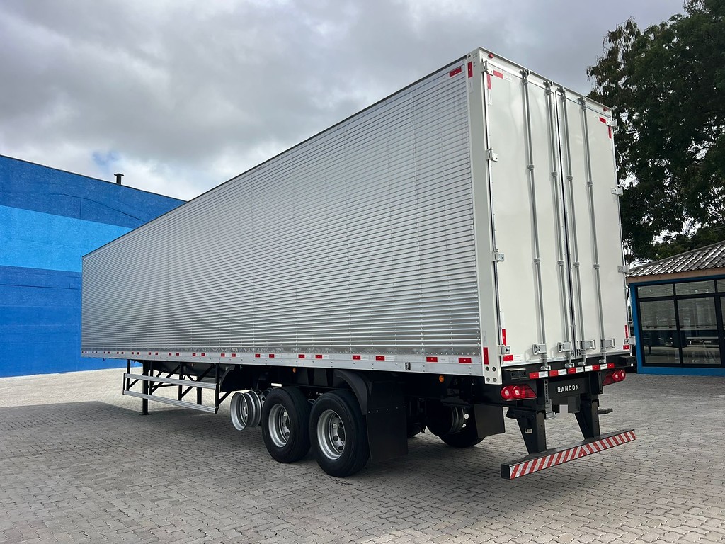 Carreta SEMI-REBOQUE BAU FURGAO Randon ANO 2026 3 Eixos de Rodolima Caminhoes no Paraná
