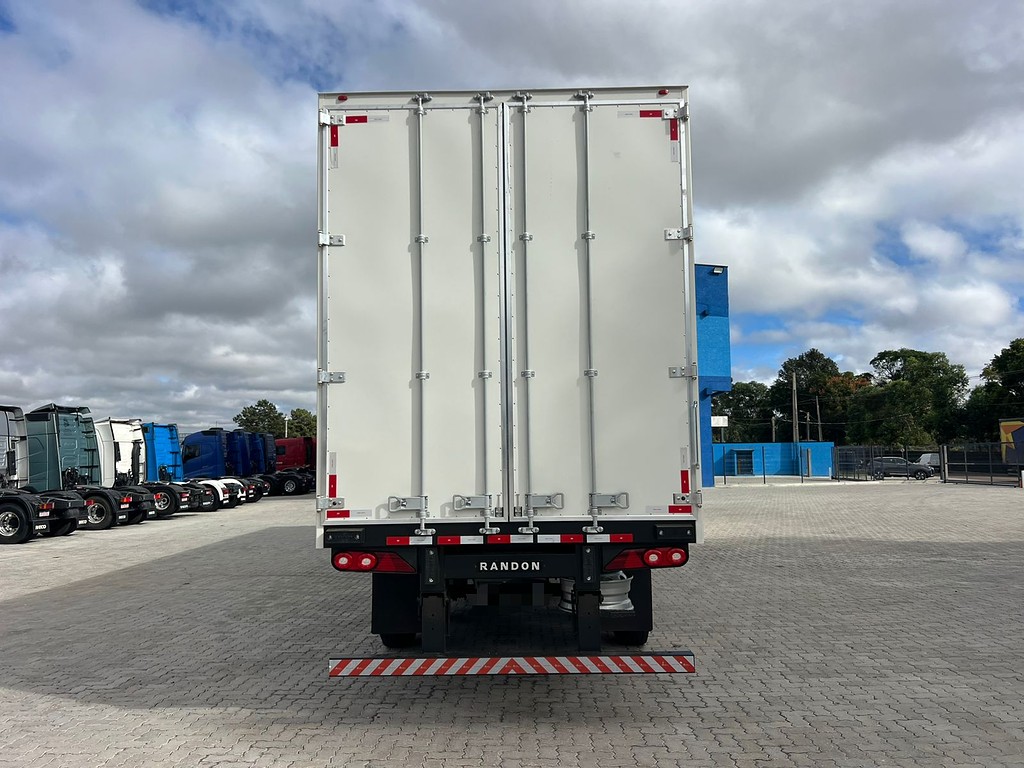 Carreta SEMI-REBOQUE BAU FURGAO Randon ANO 2026 3 Eixos de Rodolima Caminhoes no Paraná