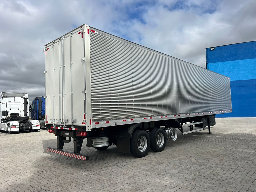 Carreta SEMI-REBOQUE BAU FURGAO Randon ANO 2026 3 Eixos de Rodolima Caminhoes no Paraná
