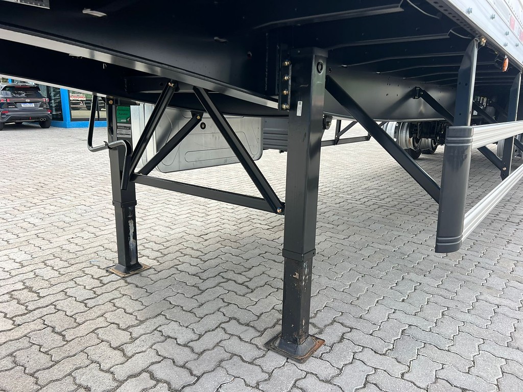 Carreta SEMI-REBOQUE BAU FURGAO Randon ANO 2026 3 Eixos de Rodolima Caminhoes no Paraná