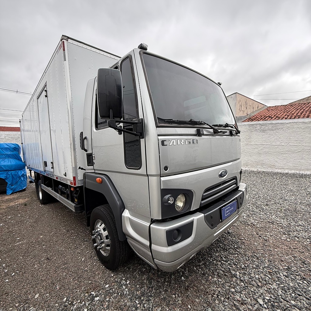 Caminhão FORD CARGO 1119 Baú Furgão ANO 2017 de Ribeiro Caminhões no Paraná