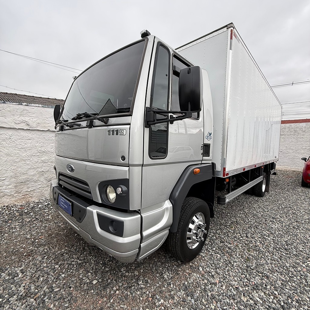 Caminhão FORD CARGO 1119 Baú Furgão ANO 2017 de Ribeiro Caminhões no Paraná