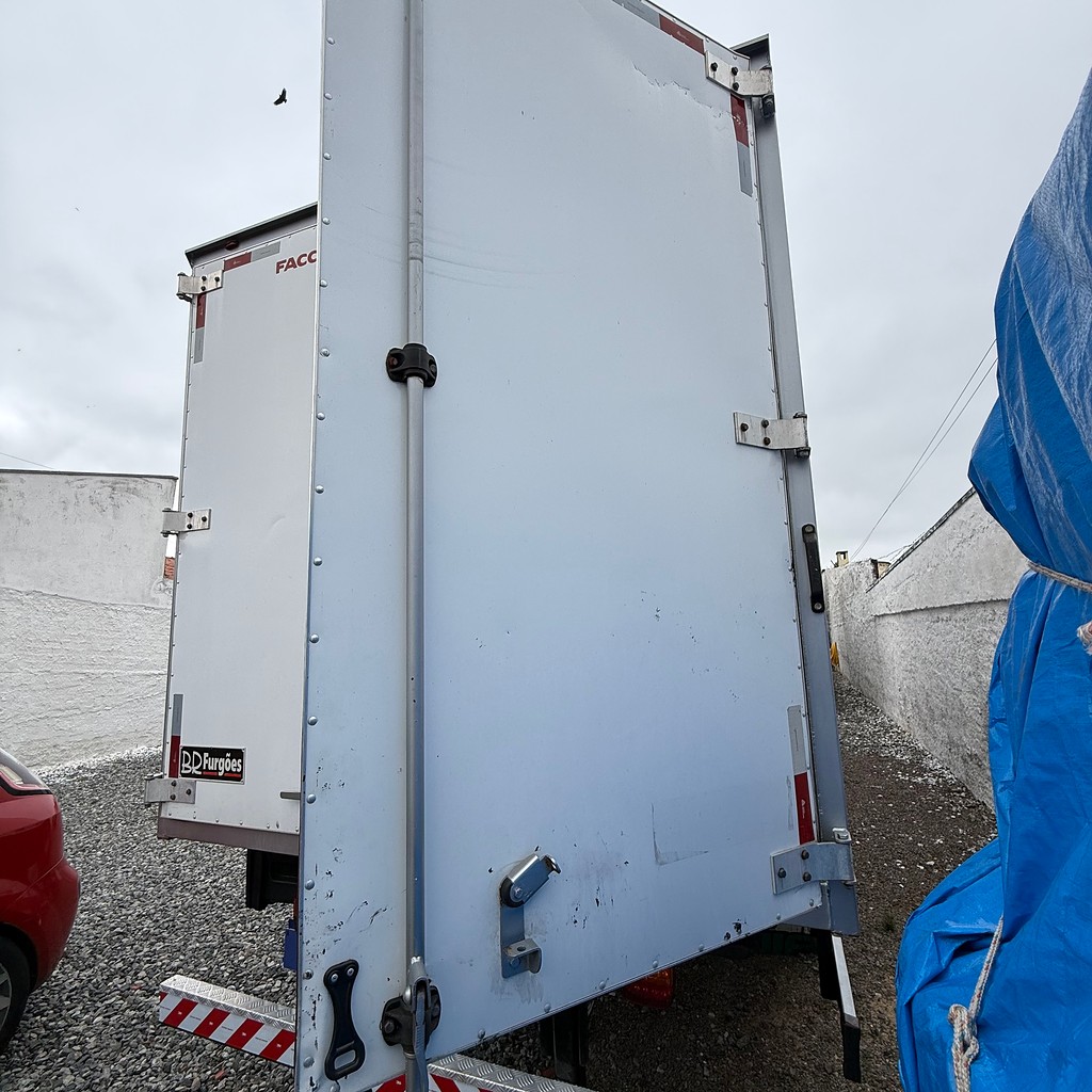 Caminhão FORD CARGO 1119 Baú Furgão ANO 2017 de Ribeiro Caminhões no Paraná