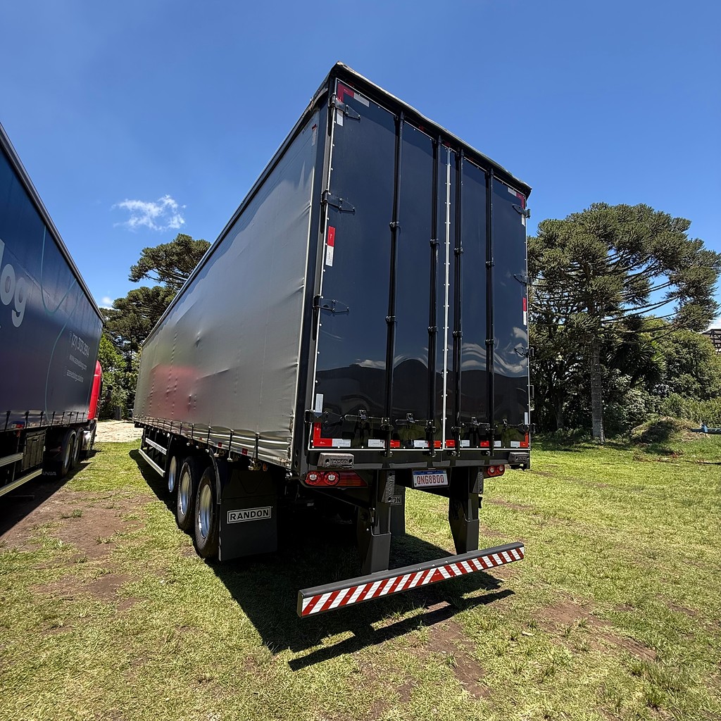 Carreta SEMI-REBOQUE BAU SIDER Randon ANO 2018 3 Eixos de Ribeiro Caminhões no Paraná