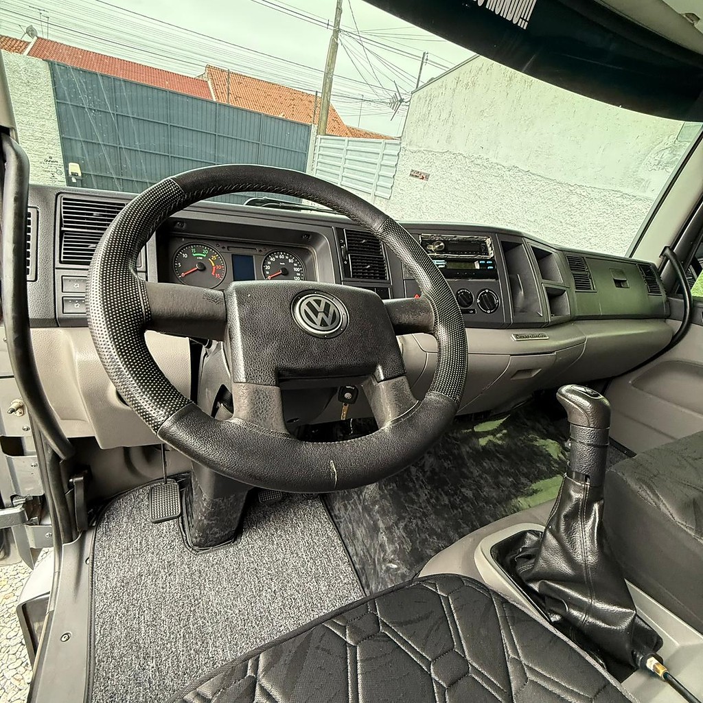 Caminhão VOLKSWAGEN VW 24250 Carroceria ANO 2010 de Ribeiro Caminhões no Paraná