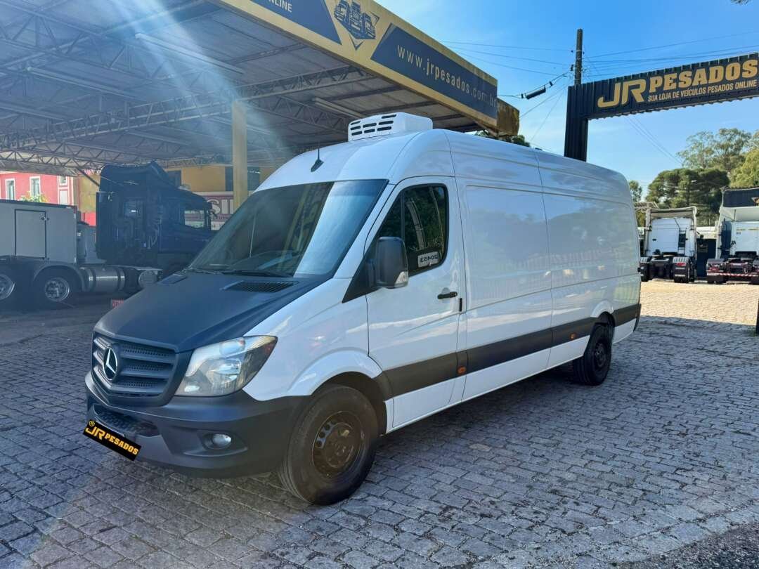 Caminhão MERCEDES BENZ SPRINTER Baú Frigorífico ANO 2019 de Jr Pesados no Paraná