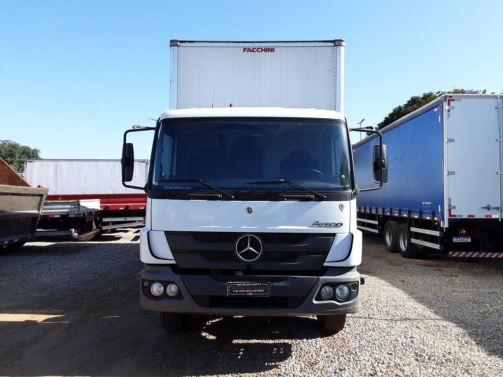 Caminhão MERCEDES BENZ MB 2426 Baú Furgão ANO 2022 de Renato Vamos Seminovos em São Paulo