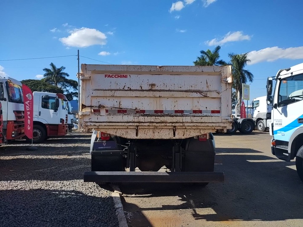 Caminhão VOLKSWAGEN VW 17230 Caçamba Basculante ANO 2023 de Renato Vamos Seminovos em São Paulo