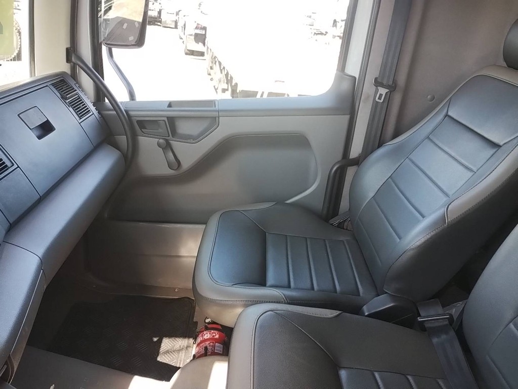 Caminhão VOLKSWAGEN VW 17230 Caçamba Basculante ANO 2023 de Renato Vamos Seminovos em São Paulo