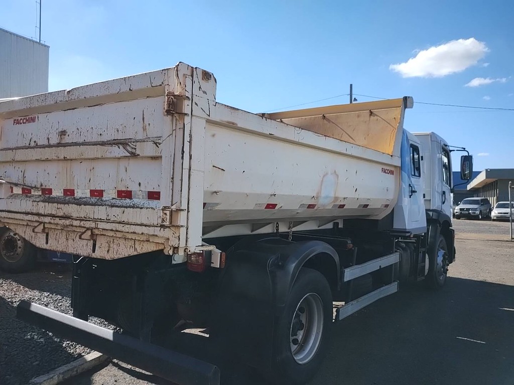Caminhão VOLKSWAGEN VW 17230 Caçamba Basculante ANO 2023 de Renato Vamos Seminovos em São Paulo